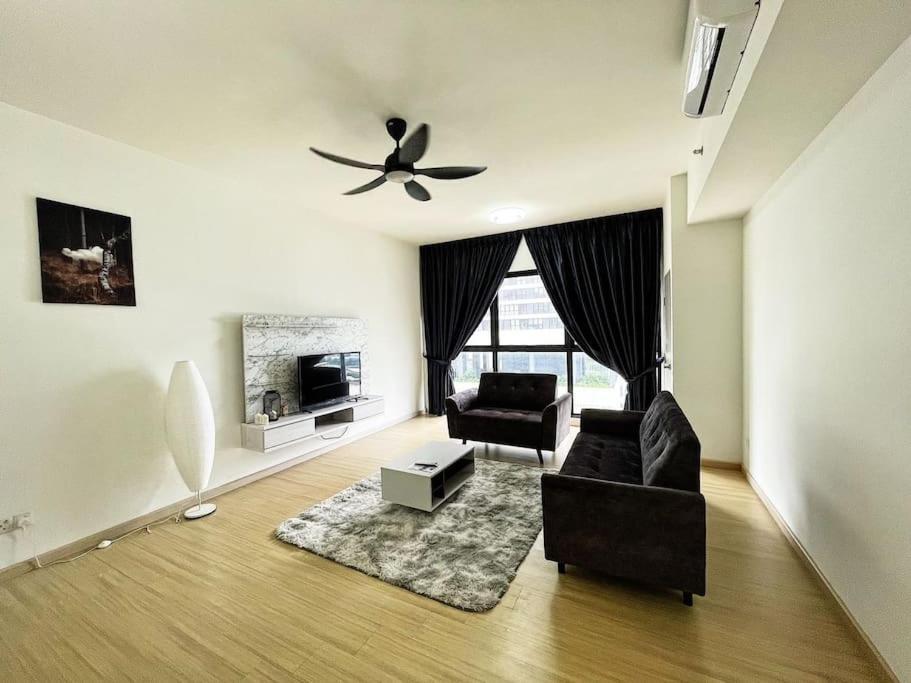 Cozy & Comfy Home Dsara Sentral Opposite Mrt Sungai Buloh Exterior photo